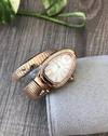 Relógio Bulgari Serpenti Rosé com Fundo Branco e Brilho Italiana