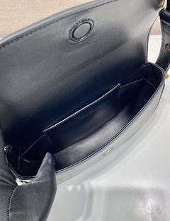 Bolsa Prada Pequena Preta Em Couro Italiana - loja online