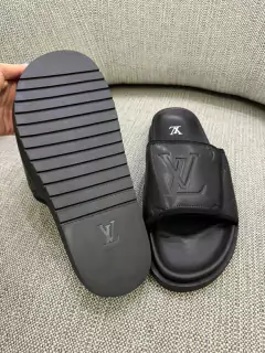 Chinelo Slide Louis Vuitton Masculino Preto Italiana - comprar online