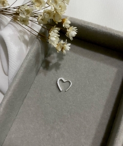 Piercing Daith coração (direto)
