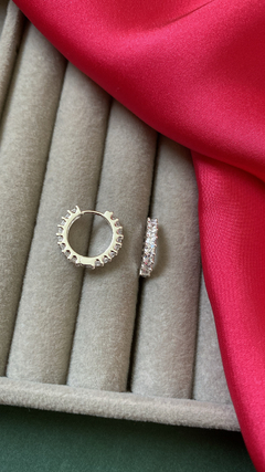 Argola Dois Lados Cravejada 15mm