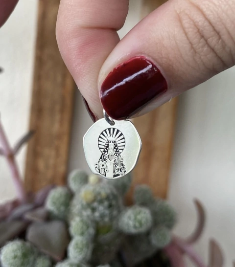 Pingente Nossa Senhora com manto Nordestino - comprar online