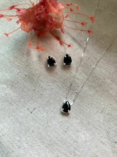 Conjunto preto em gota