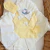 Kit Saída de Maternidade Tânia Amarelo com Branco com 4 Peças (Vestido com Meia Calça, Body e Manta)