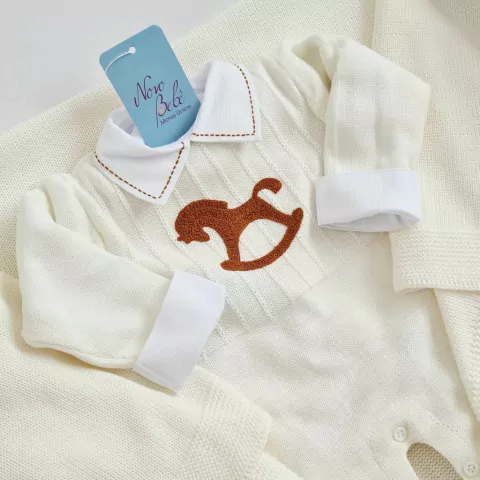 Kit Saída de Maternidade Cavalinho Valentin Macacão Natural com 3 Peças Macacão, Body e Manta