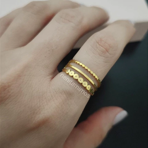Anel regulável triplo em aço inoxidável com banho dourado