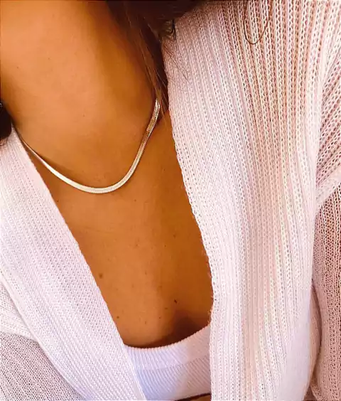 Colar fita laminada em aço inoxidável prateado ou com banho dourado - comprar online