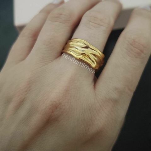 Anel chapa amassado em aço inoxidável com banho dourado anel grosso