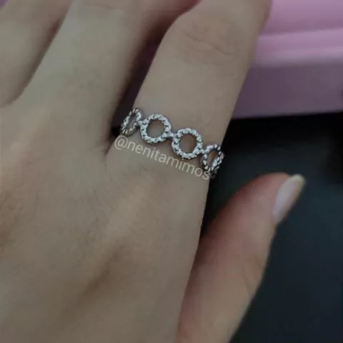 Anel círculos pontilhados regulável em aço inoxidável prateado geometrico