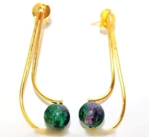 Brinco Boomerang Pedra Rubi Montagem Dourada