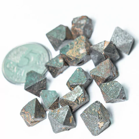 Pacote com 05 Magnetitas Tamanho Pequeno Mineral Natural 8mm