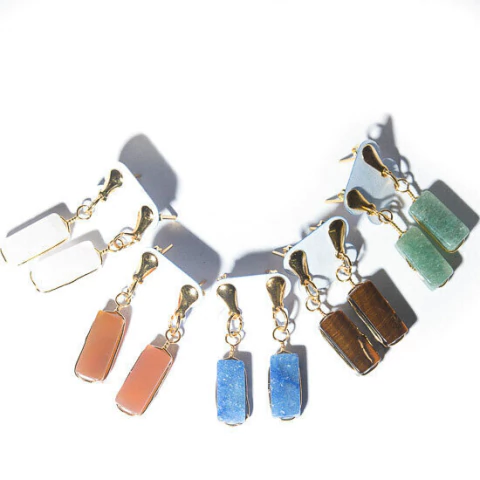 10 Brinco Pedras Mistas Retangulo Ranhurado Flash Dourado ATACADO