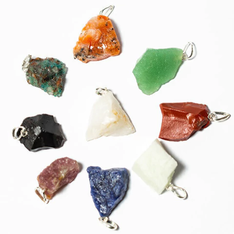 10 Pingente Misto Pedrinhas Brutas Natural Pino Prata 950 ATACADO