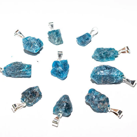 10 Pingente Apatita Azul Bruto Pedra do Ano 2022 Prateado ATACADO