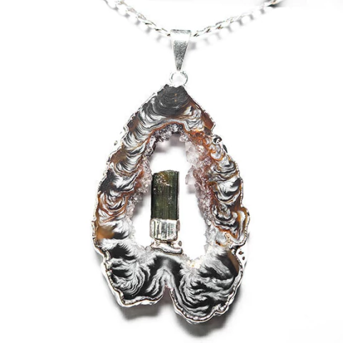Colar Especial Chapa Geodo Turmalina Preta Envolto Prateado