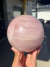 Esfera Quartzo Rosa Pedra Natural Classe B 6,5cm 420gr - comprar online