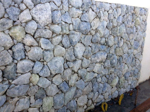 Revestimento de Paredes e Piscinas Pedra Natural Quartzo Azul 100kg - comprar online