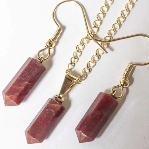 Conjunto Colar Brinco Quartzo Vermelho Mini Ponta Dourado