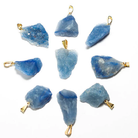 05 Pingente Pedrinha Quartzo Azul Bruta Natural Pino Prateado Atacado