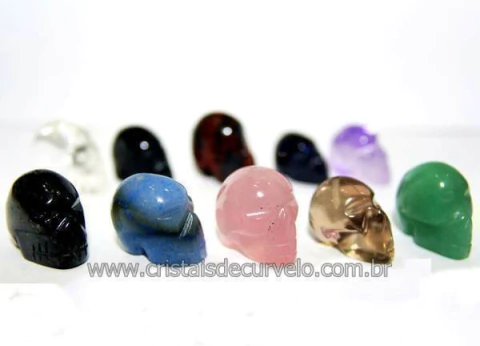 10 Mini Crânios Mistos Esculpidos em Pedras Naturais (furado para Pingente ATACADO) MC7450