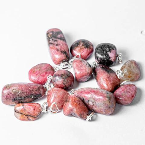 10 Pingente Pedrinha Rodonita Rolada Montagem Pino Prateado Atacado