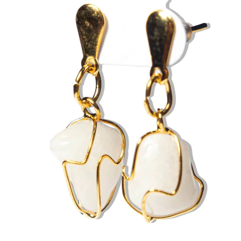 Brinco Cesta Amarrada Pedra Quartzo Leitoso Tarracha Dourado