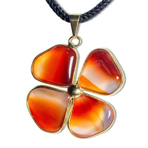 Colar Trevo Ágata Cornalina Pedra Natural Envolto Dourado