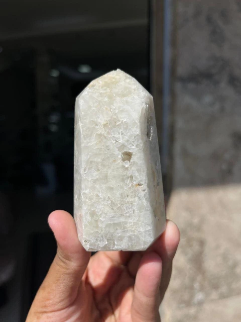 Ponta Enxofre no Quartzo Pedra Natural Lapidado 224g 8cm