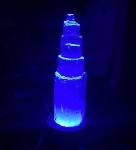 Luminária Torre Selenita Branca 15Cm Entalhada Pedra Natural