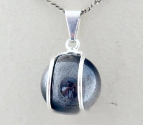 Colar Bolinha Hematita Envolto Pedra Prateado