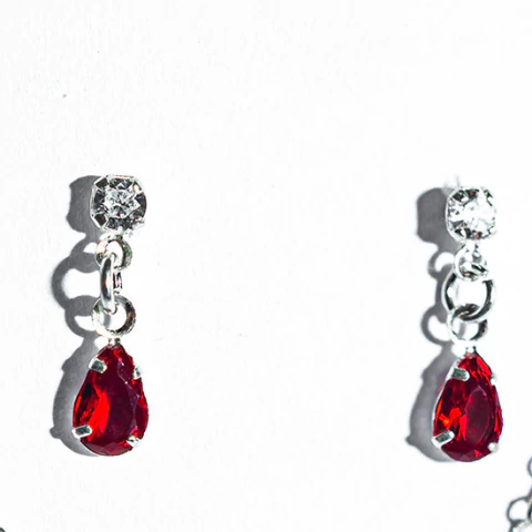 Brinco Gota Facetado Zircônia Rubi Garra Prata 925