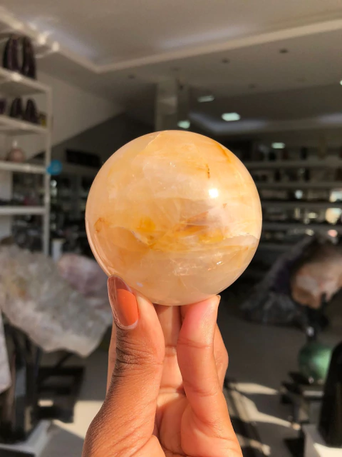 Esfera Hematoide Amarelo Pedra Natural Lapidada 438 g 6,6 cm