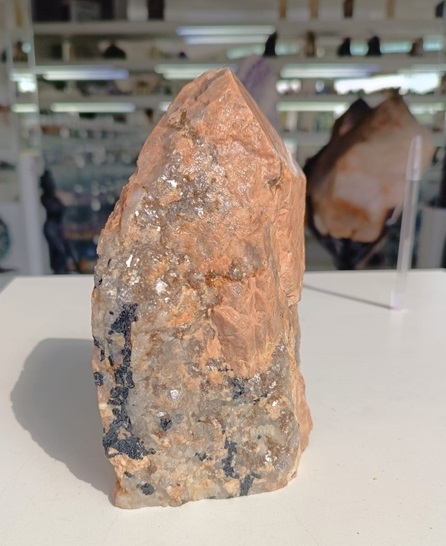 Ponta Turmalina Preta no Feldspato Grande Bruto Bico Polido