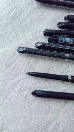 Delineadores retráctil negro, ojos