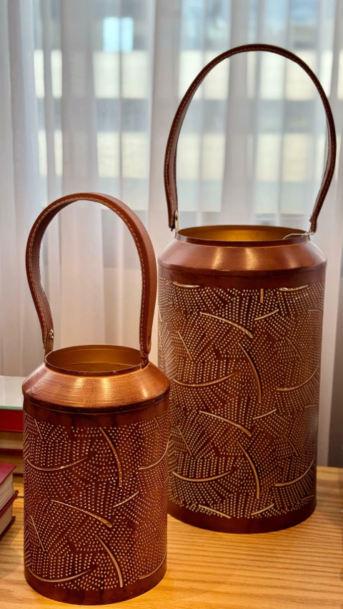 Lanternas de ferro com couro
