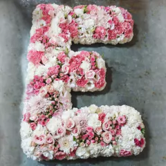 Iniciales con flores - tienda online