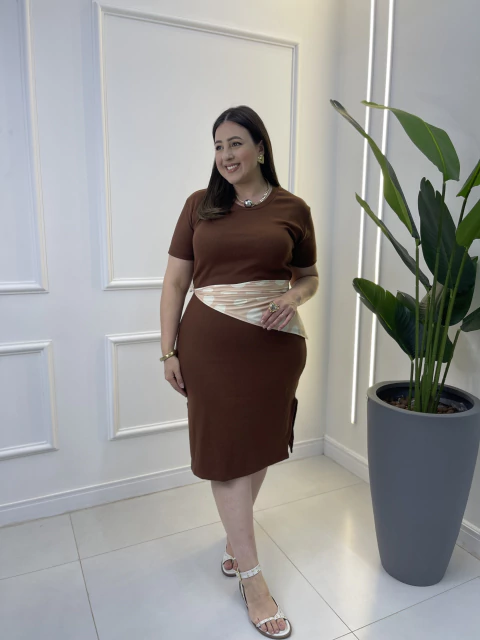 VESTIDO CANELADO C MANGA MIDI PLUS SIZE - comprar online