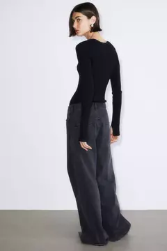Top / Sweater en punto acanalado con escote corazón H&M - tienda online