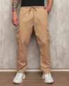 Calça Jogger Sarja Cargo Masculina com Elástico na Perna e Cordão - comprar online