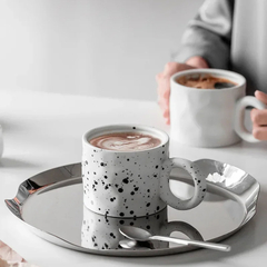 Caneca de Cerâmica com Alça de Anel