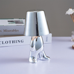 Mini Luminária Boneco na internet