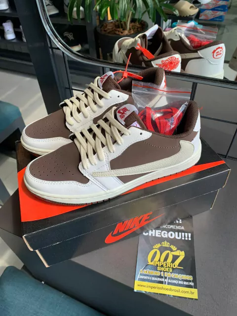 JORDAN LOW TRAVIS SCOTT CAFÉ