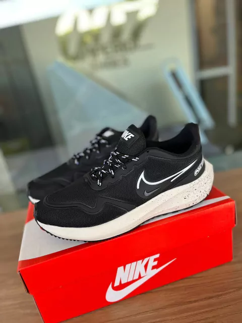 AIR ZOOM PRETO/BRANCO