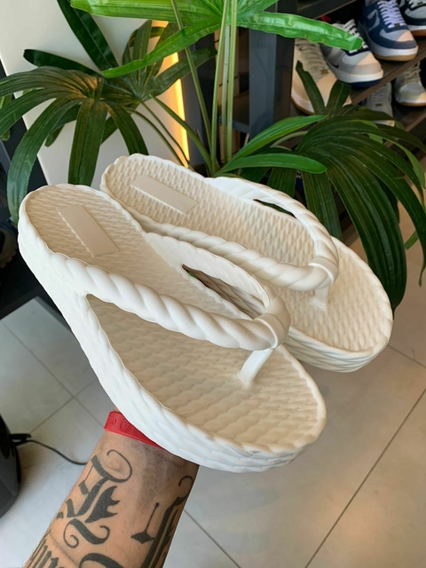 CHINELO PLATAFORMA MARROCOS CREME