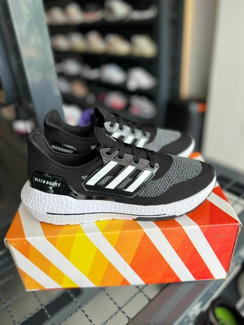 ULTRABOOST PRETO/BRANCO - comprar online