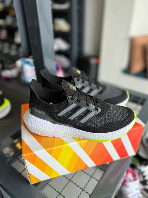 ULTRABOOST PRETO/LIMÃO - comprar online