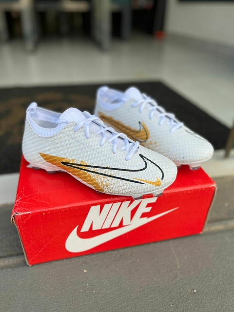 CHUTEIRA CAMPO BRANCO /DOURADO - comprar online