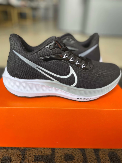 PEGASUS PRETO/BRANCO - comprar online