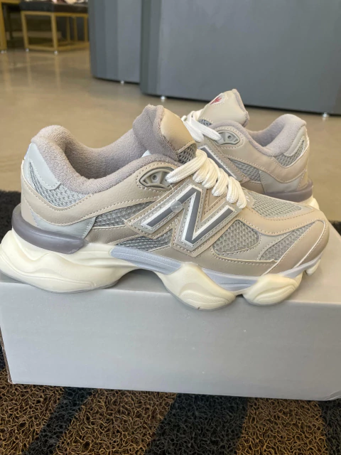 TÊNIS NB 9060 BEGE/ CINZA - comprar online