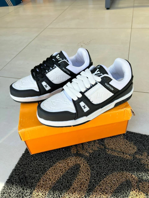LV TRAINER PRETO/BRANCO - comprar online